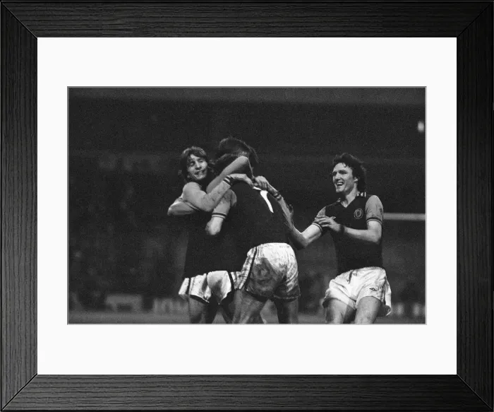 Framed Print : Aston Villa 1-3 Liverpool, Division One match held at Villa Park. 8th December 1979 Framed Print : Aston Villa 1-3 Liverpool, Division One match held at Villa Park. 8th December 1979