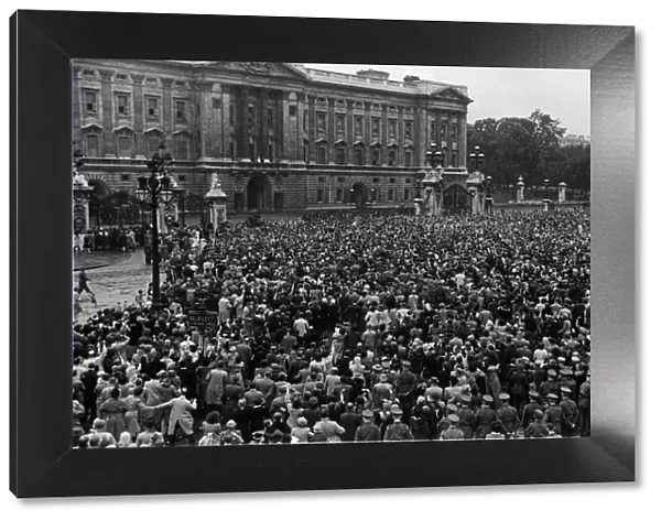 Victory over Japan Day (VJ Day) 15th August 1945. Crowds outside Buckingham