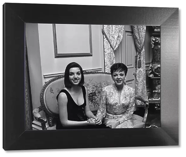 Judy Garland and her daughter Liza Minnelli in London. 1964