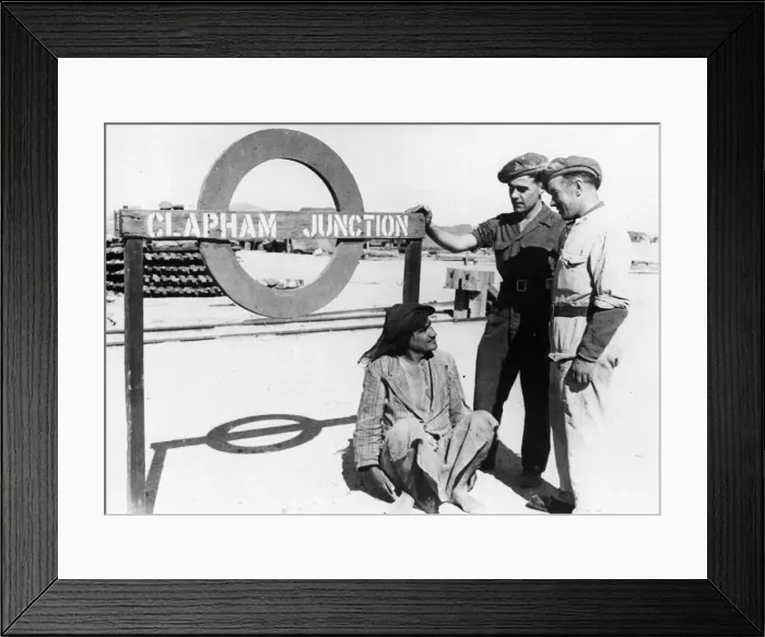 Framed Print : Two Londoners, Private F. Hicks and Private H. Jacobs, chat with an Iraqi labourer Framed Print : Two Londoners, Private F. Hicks and Private H. Jacobs, chat with an Iraqi labourer