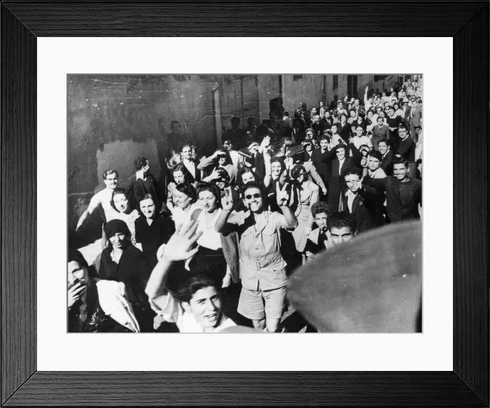 Framed Print : Crowd of civilians in Beirut, Lebanon. 12th November 1943 Framed Print : Crowd of civilians in Beirut, Lebanon. 12th November 1943