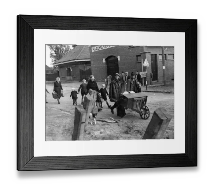 Framed Print : Citizens of Helmond, with a few belongings leaving the town to take shelter behind
