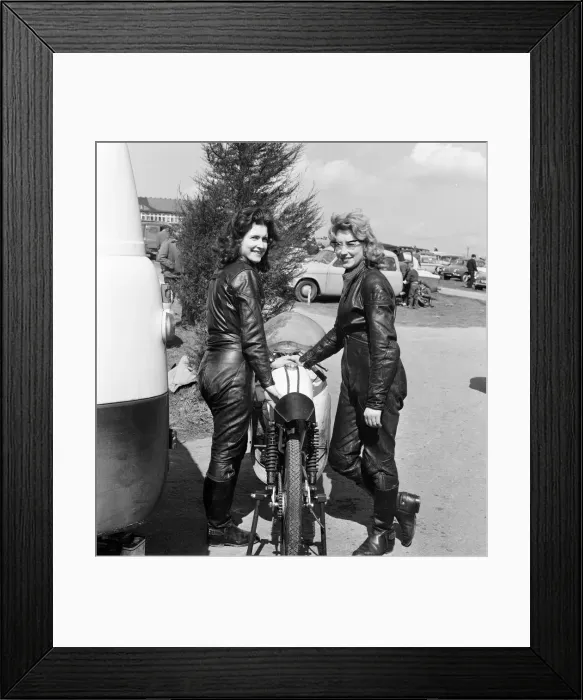 Framed Print : Beryl Swain and Ceri Dundas-Slater motorcycle road racers competing in the 50cc Framed Print : Beryl Swain and Ceri Dundas-Slater motorcycle road racers competing in the 50cc