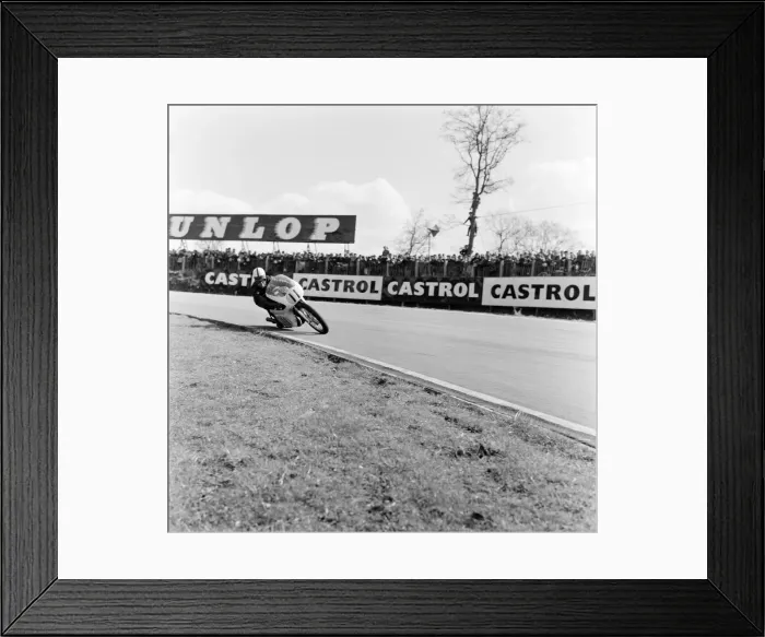 Framed Print : Derek Minter, No. 11, wins the 250-1000cc Class on a 500cc Gilera