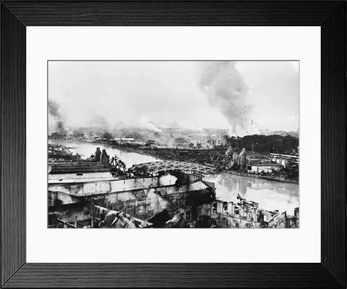 Framed Print : Manila on fire as US forces liberate Philippine capital Framed Print : Manila on fire as US forces liberate Philippine capital