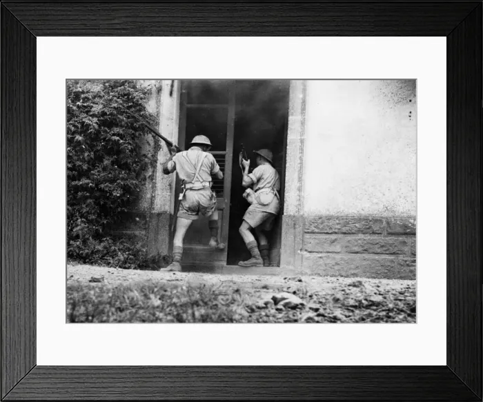 Framed Print : Soldiers of the British Eighth Army take control of a town in Sicily following the Allied Framed Print : Soldiers of the British Eighth Army take control of a town in Sicily following the Allied