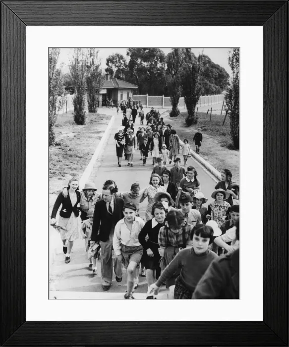 Framed Print : Child eChild evacuees from England arrive in Australia during the Second World War Framed Print : Child eChild evacuees from England arrive in Australia during the Second World War