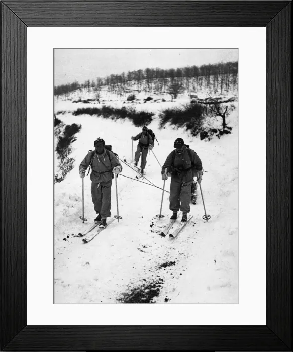Framed Print : Vehicles tried unsuccessfully to get through to an isolated British outpost in Italy Framed Print : Vehicles tried unsuccessfully to get through to an isolated British outpost in Italy