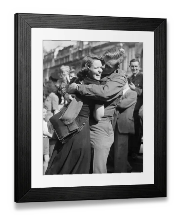 Framed Print : A male and female soldier embrace on hearing the news that Japan has surrenders in World