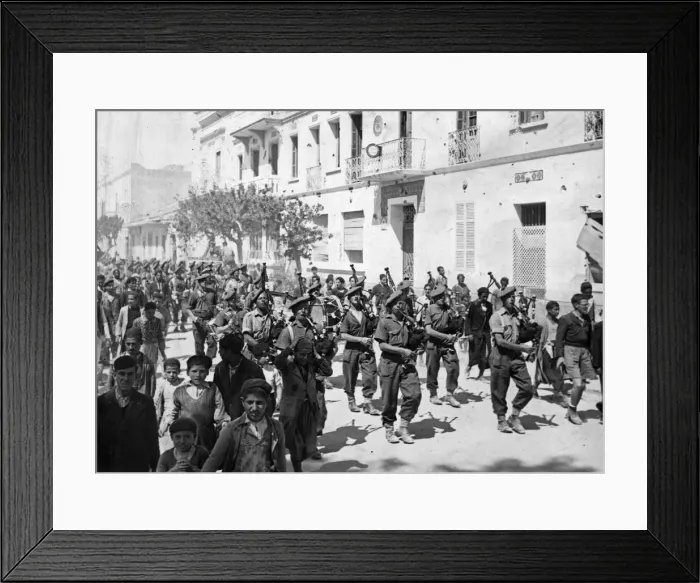 Framed Print : British & Allied Troops, Western Desert campaign, the Desert War Framed Print : British & Allied Troops, Western Desert campaign, the Desert War