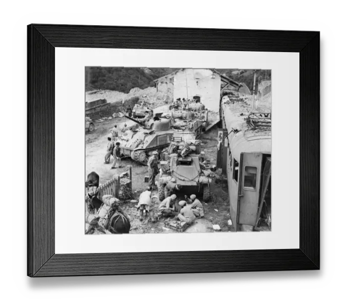 Framed Print : Sherman tanks and soldiers in Italy during Second World War. 9th October 1944