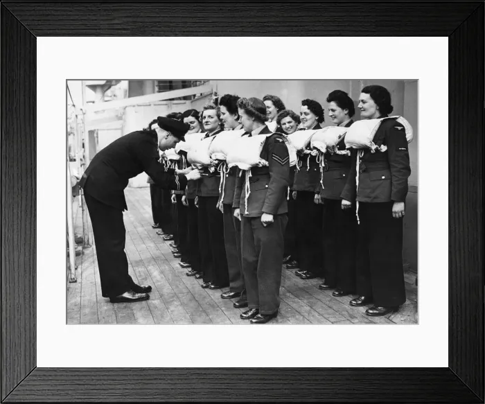 Framed Print : W. A. A. Fs leaving England for the Middle East. Fourth Officer Taylor inspects Framed Print : W. A. A. Fs leaving England for the Middle East. Fourth Officer Taylor inspects