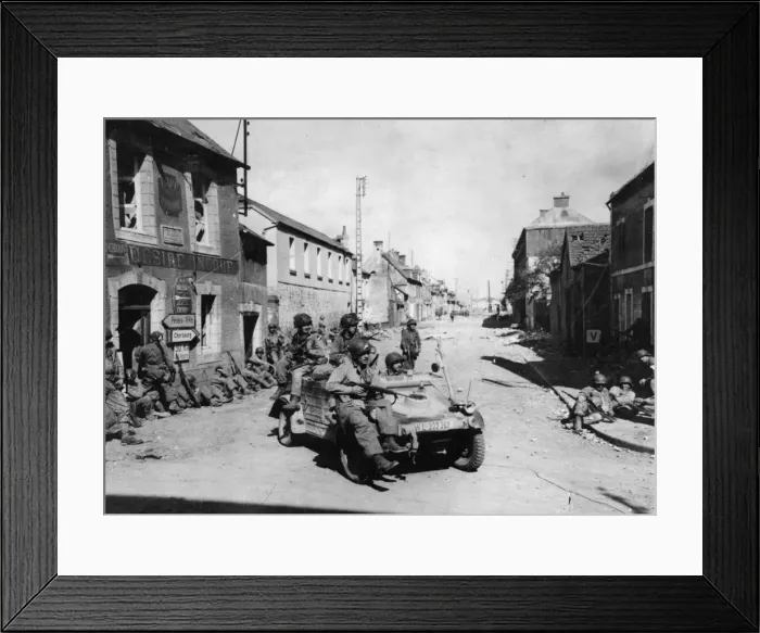 Framed Print : Allied forces in Northern France following the invasion of Normandy in the Second World Framed Print : Allied forces in Northern France following the invasion of Normandy in the Second World