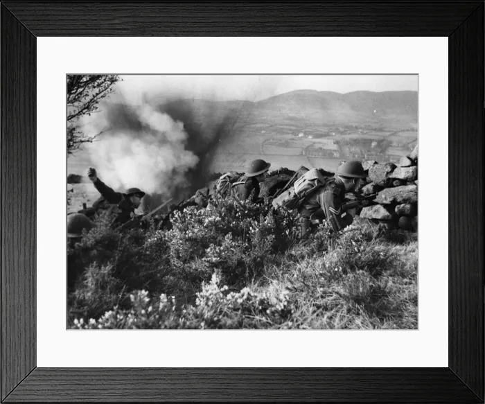 Framed Print : Men from a battalion of the Lancashire Fusiliers are undergoing a tough battle training Framed Print : Men from a battalion of the Lancashire Fusiliers are undergoing a tough battle training