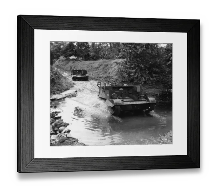 Framed Print : A Reconnaissance Unit of the British Army Royal Warwickshire Regiment in training in Framed Print : A Reconnaissance Unit of the British Army Royal Warwickshire Regiment in training in