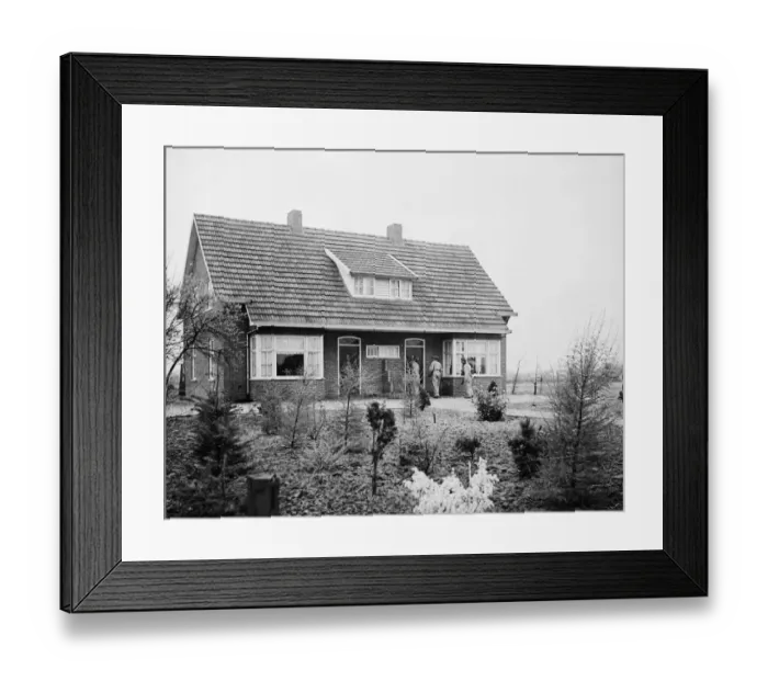 Framed Print : Canadian troops searching a house in Holland. 10th April 1945 Framed Print : Canadian troops searching a house in Holland. 10th April 1945