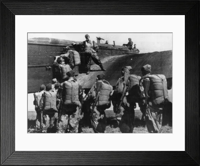 Framed Print : Scenes on the Russian front during the counter-offensive campaign of the Soviet Red Army Framed Print : Scenes on the Russian front during the counter-offensive campaign of the Soviet Red Army