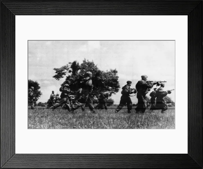 Framed Print : Scenes on the Russian front during the counter-offensive campaign of the Soviet Red Army Framed Print : Scenes on the Russian front during the counter-offensive campaign of the Soviet Red Army