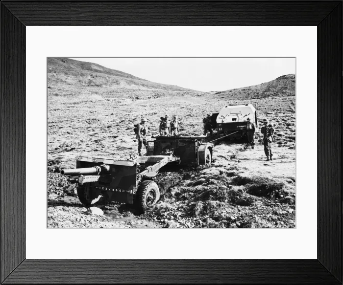 Framed Print : Field gun in Iceland by soldiers Second World War. 11th June 1941