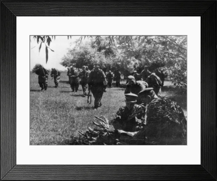 Framed Print : Scenes on the Russian front during the counter-offensive campaign of the Soviet Red Army Framed Print : Scenes on the Russian front during the counter-offensive campaign of the Soviet Red Army