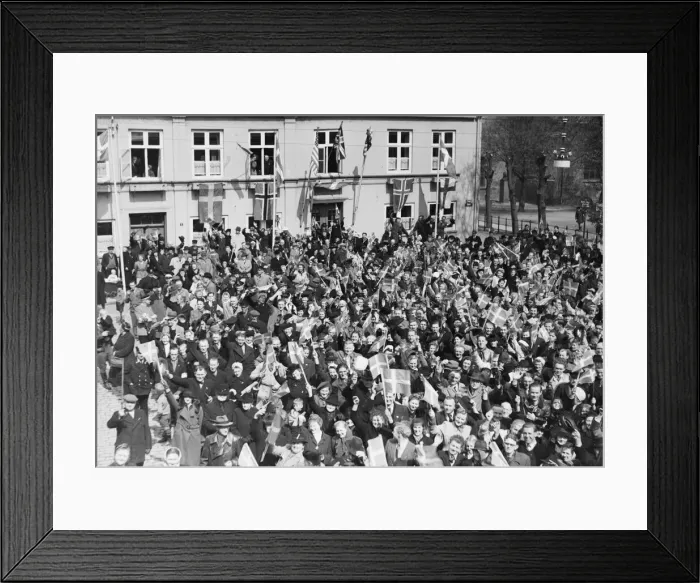 Framed Print : Demark liberated. Civilians in the town of Tonder. 6th May 1945 Framed Print : Demark liberated. Civilians in the town of Tonder. 6th May 1945