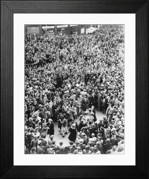 Framed Print : Demobilisation centres At the end of World War II Framed Print : Demobilisation centres At the end of World War II