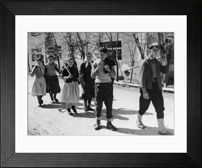 Framed Print : German parachutists supported by glider borne infantry and tanks made a lightning attack Framed Print : German parachutists supported by glider borne infantry and tanks made a lightning attack