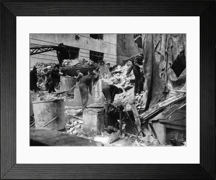 Framed Print : Raid Damage, London. ARP and Heavy Rescue personnel searching the debris for victims