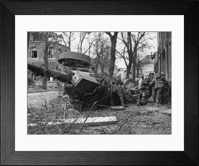 Framed Print : A wrecked German field gun provide a good firing point for troops of the 53rd Welsh