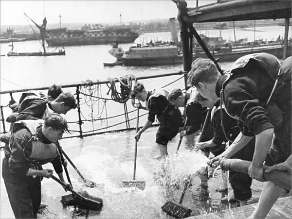 Young Navy cadets in Gravesend 1944
