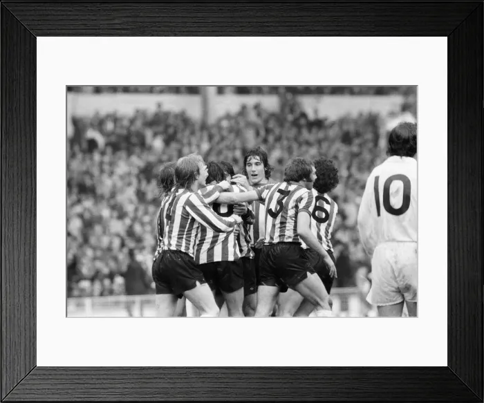 Framed Print : Sunderland 1-0 Leeds United, FA Cup final match at Wembley Stadium, London Framed Print : Sunderland 1-0 Leeds United, FA Cup final match at Wembley Stadium, London