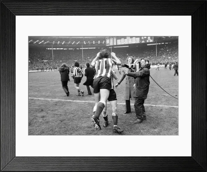 Framed Print : Sunderland 1-0 Leeds United, FA Cup final match at Wembley Stadium, London Framed Print : Sunderland 1-0 Leeds United, FA Cup final match at Wembley Stadium, London