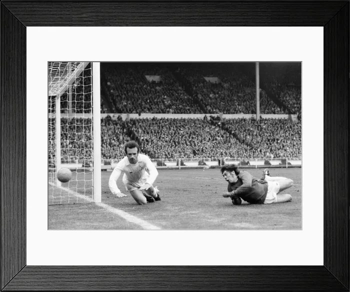 Framed Print : Sunderland 1-0 Leeds United, FA Cup final match at Wembley Stadium, London Framed Print : Sunderland 1-0 Leeds United, FA Cup final match at Wembley Stadium, London