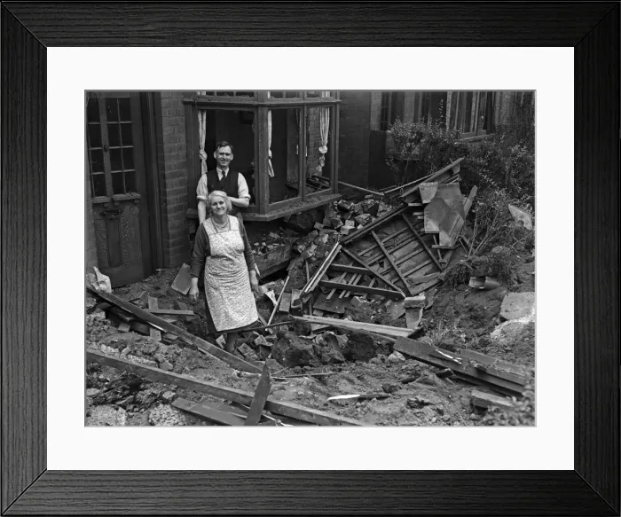 Framed Print : Householders examine the damage and crater to their Smallheath Framed Print : Householders examine the damage and crater to their Smallheath