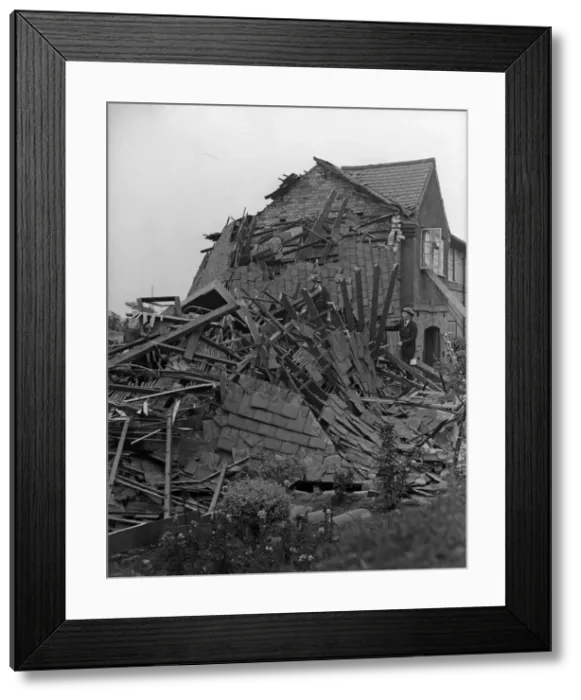 Framed Print : A damage house in Tyburn Road, Edrdington, Birmingham following a raid on the city Framed Print : A damage house in Tyburn Road, Edrdington, Birmingham following a raid on the city