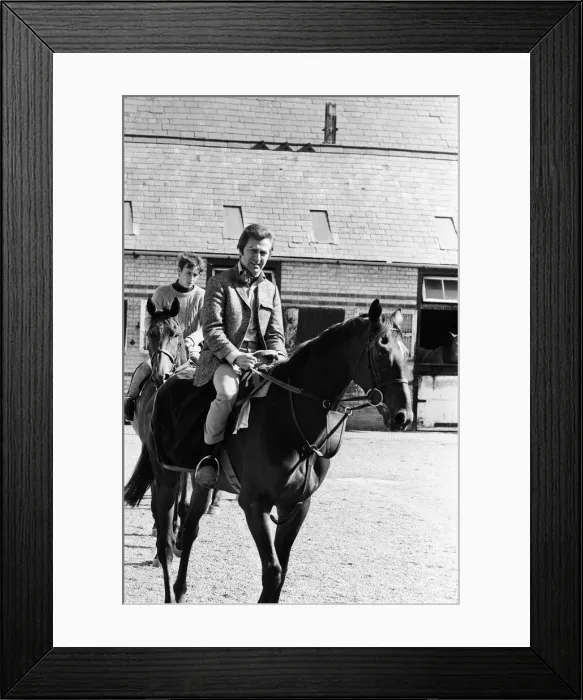 Framed Print : Des O Connor who was ordered by his doctor to take a breather from his Palladium show Framed Print : Des O Connor who was ordered by his doctor to take a breather from his Palladium show