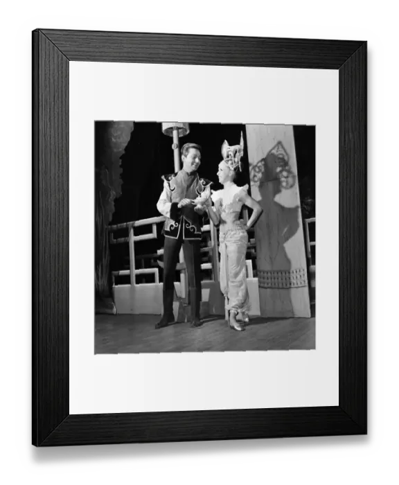 Framed Print : Aladdin Panto Dress Rehearsal at the Palace Theatre, Manchester