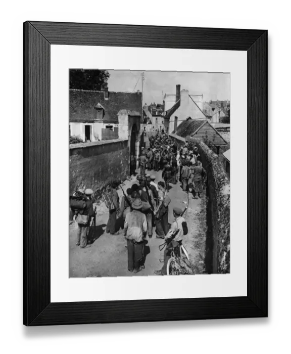 Framed Print : French patriots, members of the underground movement, receive arms at a house