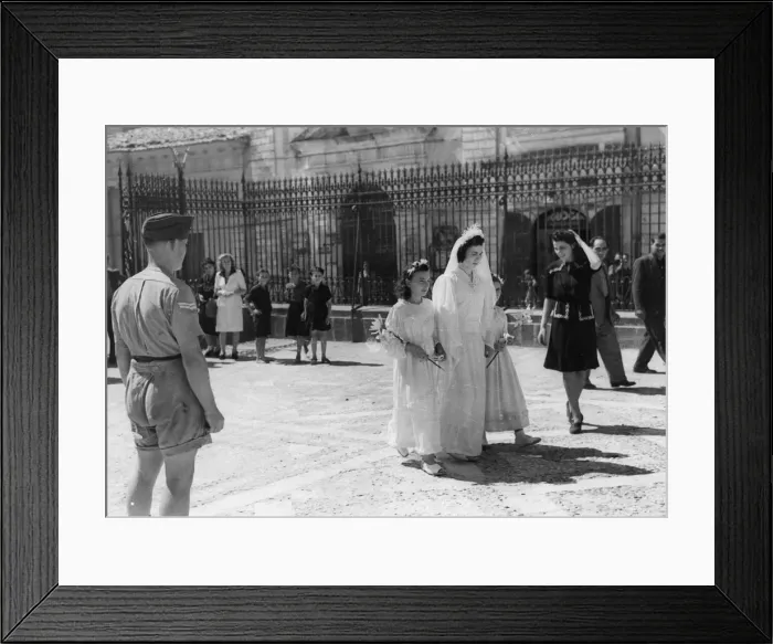 Framed Print : Life returns to normal in Sicilian towns occupied by the Allies Framed Print : Life returns to normal in Sicilian towns occupied by the Allies