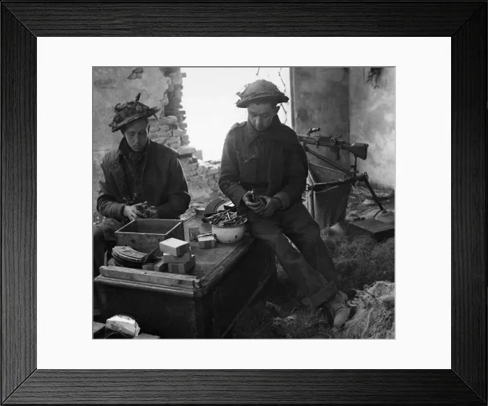 Framed Print : British troops of the 8th army have cleared several pockets of enemy resistance Framed Print : British troops of the 8th army have cleared several pockets of enemy resistance