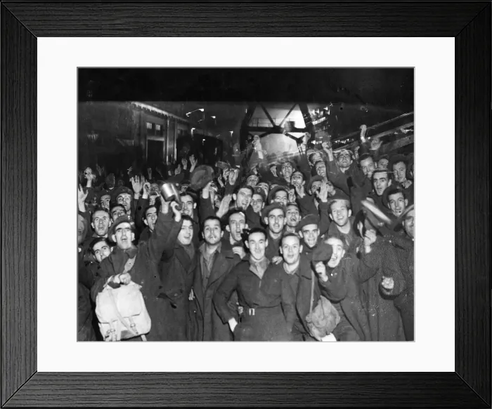 Framed Print : British troops parading on the dock of Southampton, after embarking from The Johan De Framed Print : British troops parading on the dock of Southampton, after embarking from The Johan De