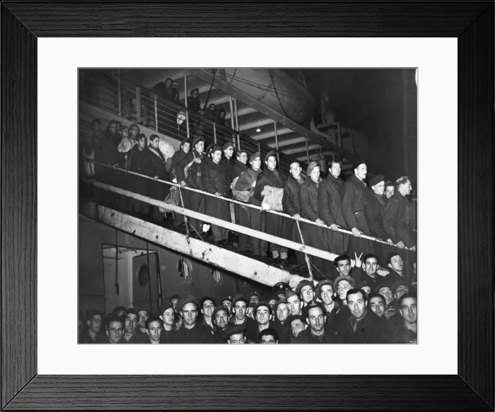 Framed Print : Troops (Possibly British)at the dock of Southampton, after embarking from The Johan De Framed Print : Troops (Possibly British)at the dock of Southampton, after embarking from The Johan De