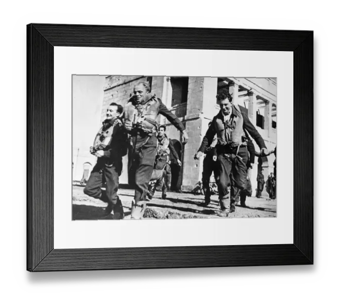 Framed Print : Fighter pilots in Malta, quickly dashing to another sortie