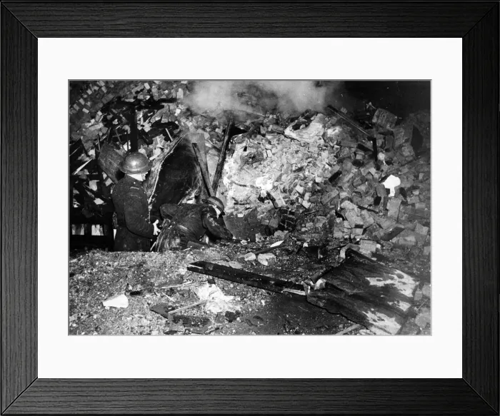 Framed Print : Aftermath of a V-bomb at Duke Street, Marylebone, London Framed Print : Aftermath of a V-bomb at Duke Street, Marylebone, London