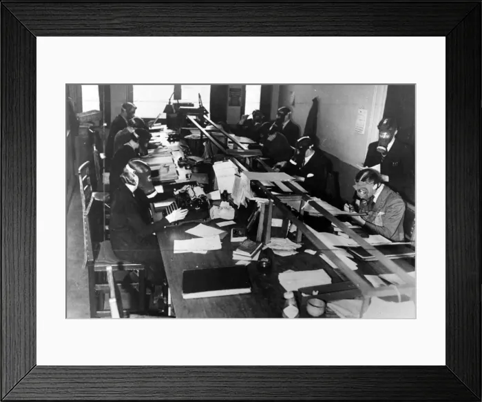 Framed Print : Fulham Council have instructed their employees to wear their respirators for ten minutes Framed Print : Fulham Council have instructed their employees to wear their respirators for ten minutes