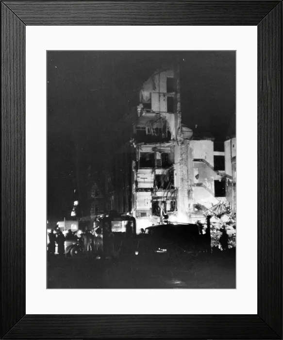 Framed Print : Aftermath of a V-bomb at Duke Street, Marylebone, London Framed Print : Aftermath of a V-bomb at Duke Street, Marylebone, London