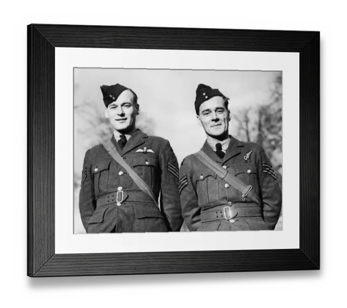 Framed Print : Sergeant pilot and sergeant observer of the Royal Air Force after a reconnaissance flight