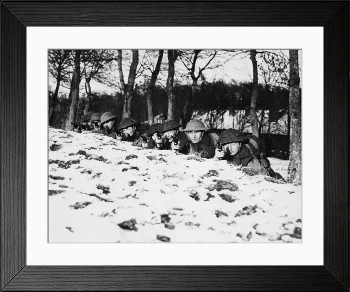 Framed Print : British troops practice with revolvers in France during the Second World War Framed Print : British troops practice with revolvers in France during the Second World War