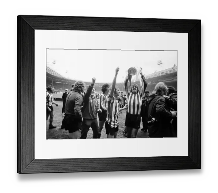 Framed Print : Sunderland 1-0 Leeds United, FA Cup final match at Wembley Stadium, London Framed Print : Sunderland 1-0 Leeds United, FA Cup final match at Wembley Stadium, London