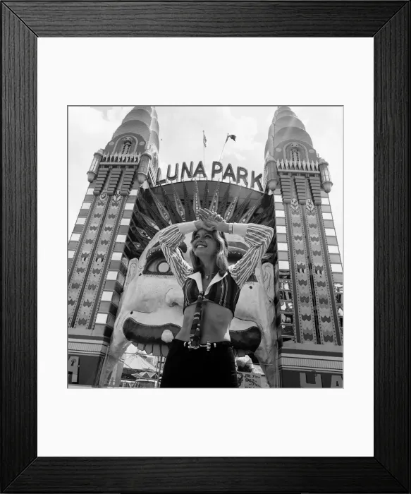 Framed Print : Actress Olivia Newton-John in Sydney, Australia. 3rd November 1973 Framed Print : Actress Olivia Newton-John in Sydney, Australia. 3rd November 1973